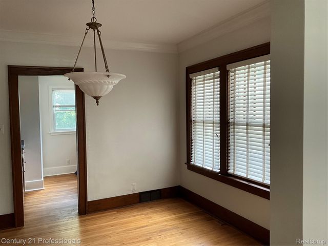 216 Woodside Road, Royal Oak, MI 48073
