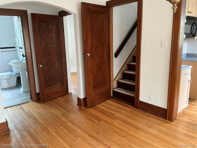 216 Woodside Road, Royal Oak, MI 48073
