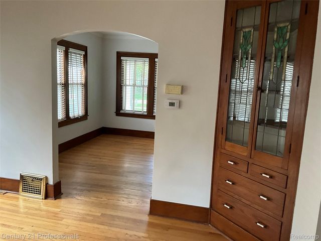 216 Woodside Road, Royal Oak, MI 48073