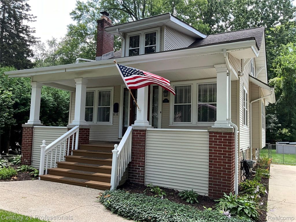 216 Woodside Road, Royal Oak, MI 48073