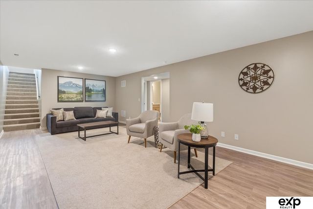 8136 S 178th Street, Omaha, NE 68136