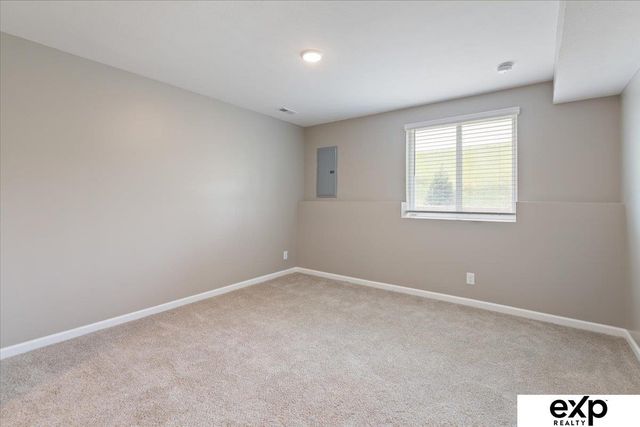 8136 S 178th Street, Omaha, NE 68136