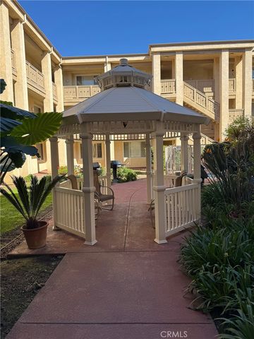 130 S Barranca 212, West Covina, CA 91791
