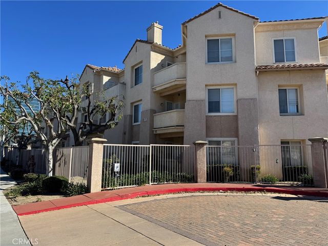 130 S Barranca 212, West Covina, CA 91791