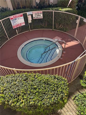 130 S Barranca 212, West Covina, CA 91791