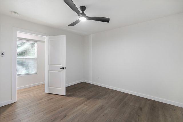 524 Circleview Drive N, Hurst, TX 76054