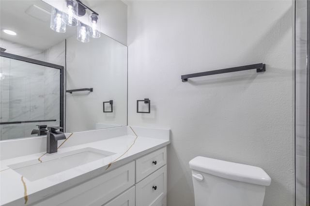 524 Circleview Drive N, Hurst, TX 76054