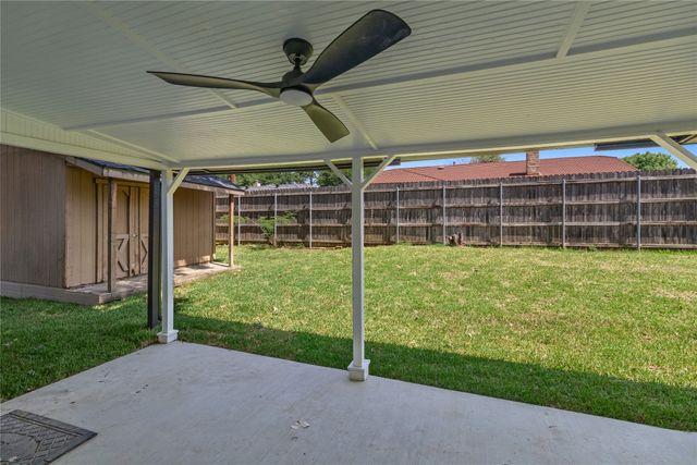 524 Circleview Drive N, Hurst, TX 76054
