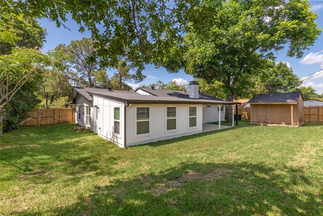 524 Circleview Drive N, Hurst, TX 76054