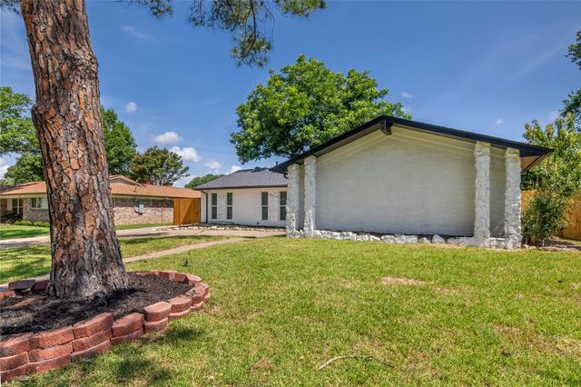 524 Circleview Drive N, Hurst, TX 76054