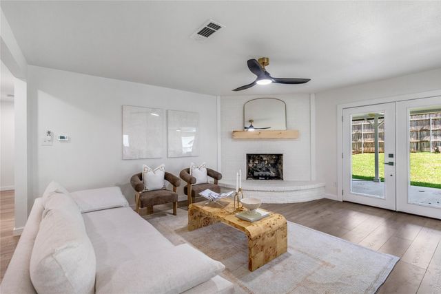 524 Circleview Drive N, Hurst, TX 76054