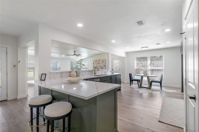 524 Circleview Drive N, Hurst, TX 76054