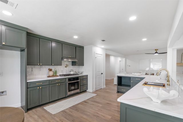 524 Circleview Drive N, Hurst, TX 76054