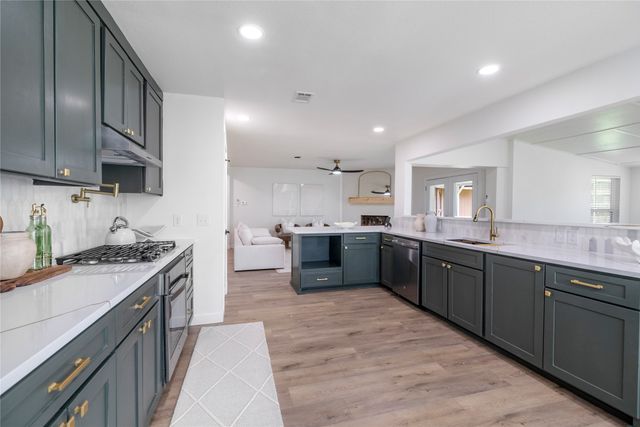 524 Circleview Drive N, Hurst, TX 76054