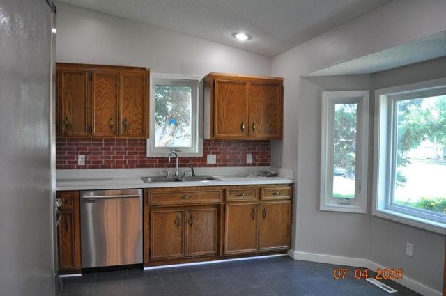 1007 Briar Creek Road, Eagan, MN 55123