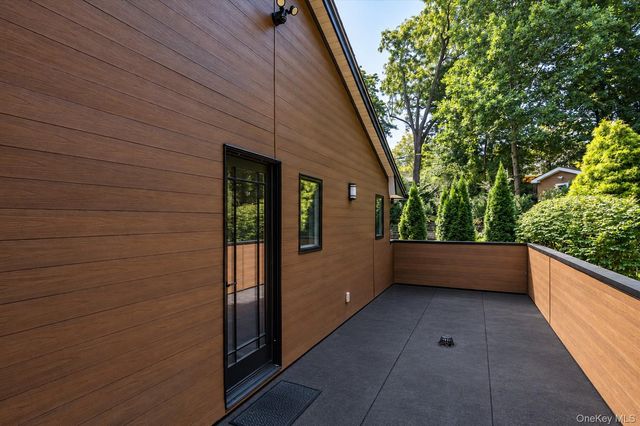 6 Tanyard Lane, Huntington, NY 11743