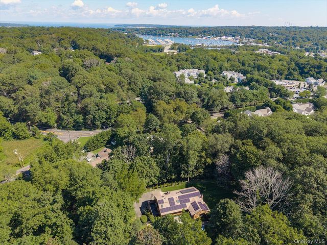 6 Tanyard Lane, Huntington, NY 11743