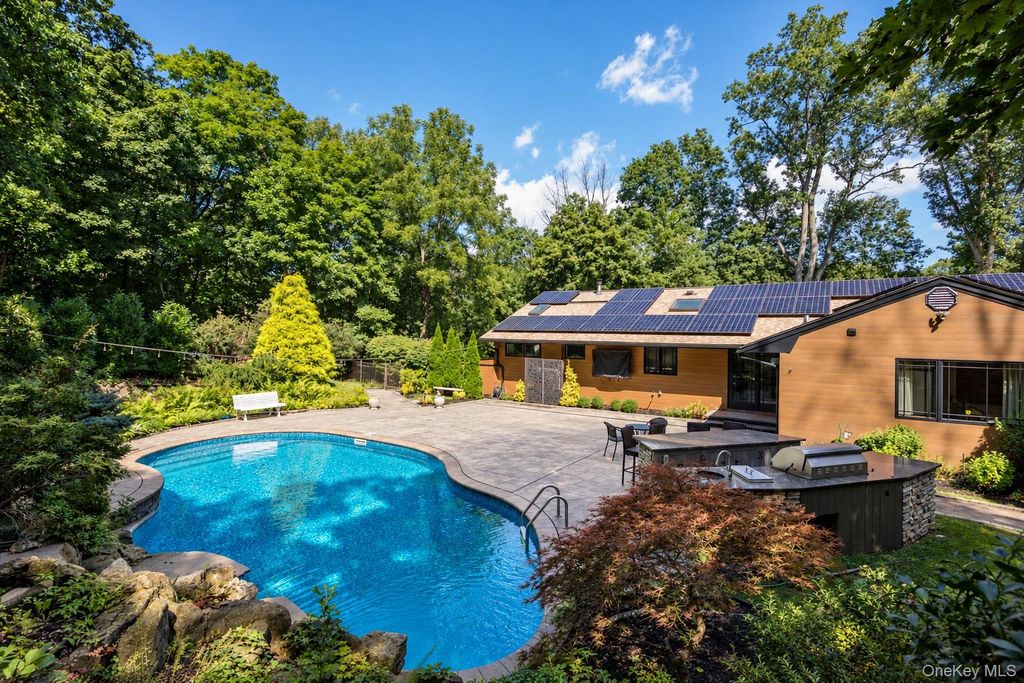 6 Tanyard Lane, Huntington, NY 11743 — photo 4