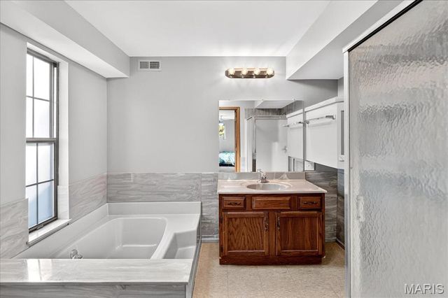 16 Midland Avenue, Maryland Heights, MO 63043