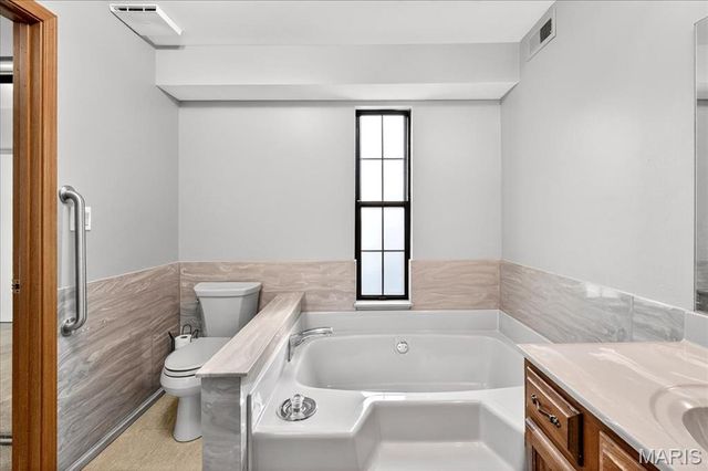 16 Midland Avenue, Maryland Heights, MO 63043