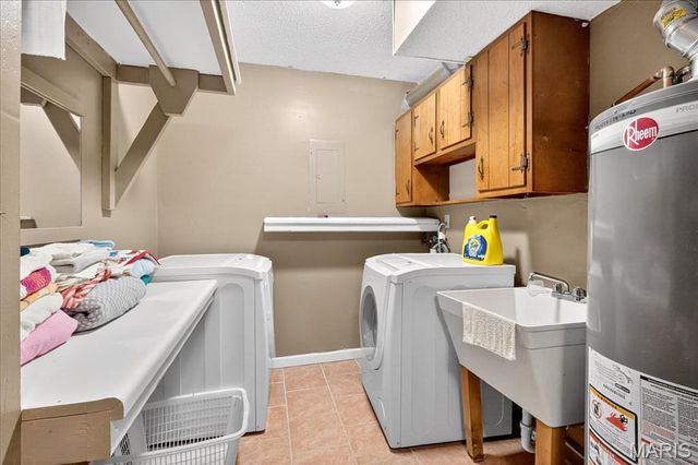 16 Midland Avenue, Maryland Heights, MO 63043