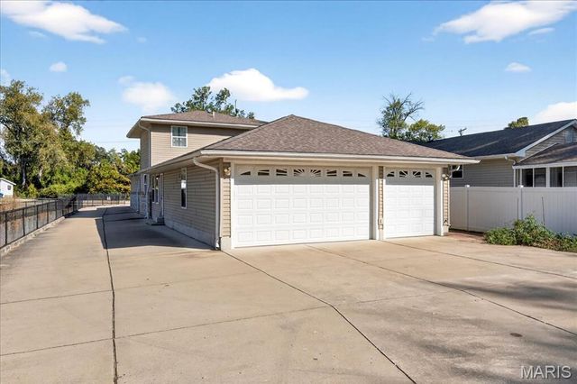 16 Midland Avenue, Maryland Heights, MO 63043