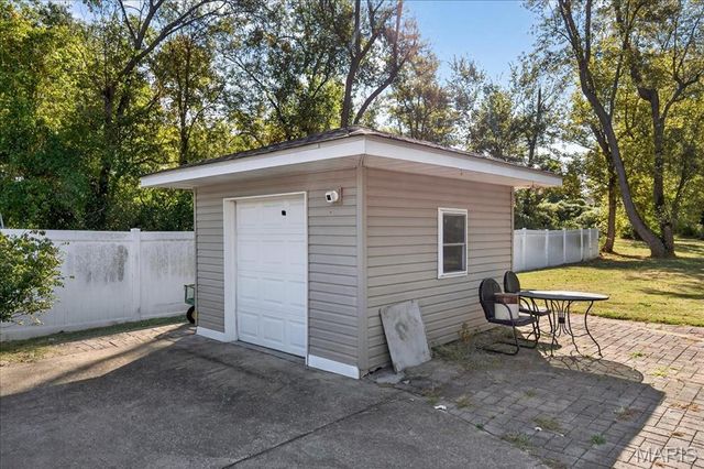 16 Midland Avenue, Maryland Heights, MO 63043