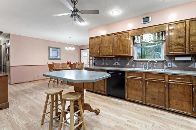 203 Magnolia Trail, Silsbee, TX 77656