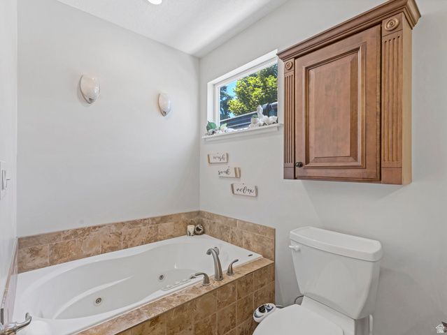 5558 S 400 W, Washington Terrace, UT 84405