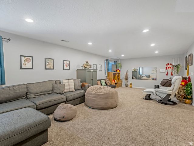 5558 S 400 W, Washington Terrace, UT 84405