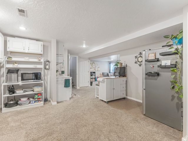 5558 S 400 W, Washington Terrace, UT 84405