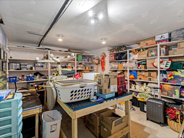 5558 S 400 W, Washington Terrace, UT 84405
