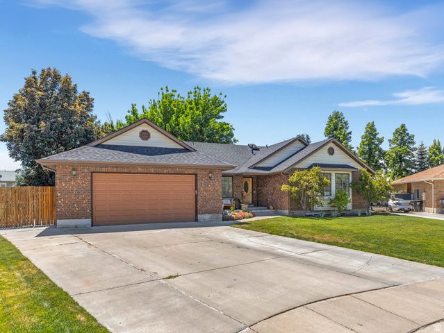 5558 S 400 W, Washington Terrace, UT 84405