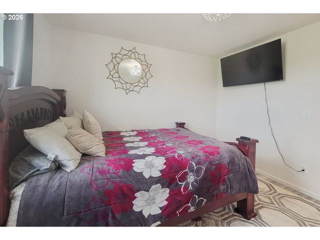 197 E ROOSEVELT St, Carlton, OR 97111