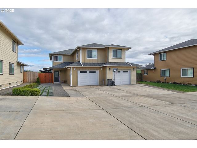 197 E ROOSEVELT St, Carlton, OR 97111