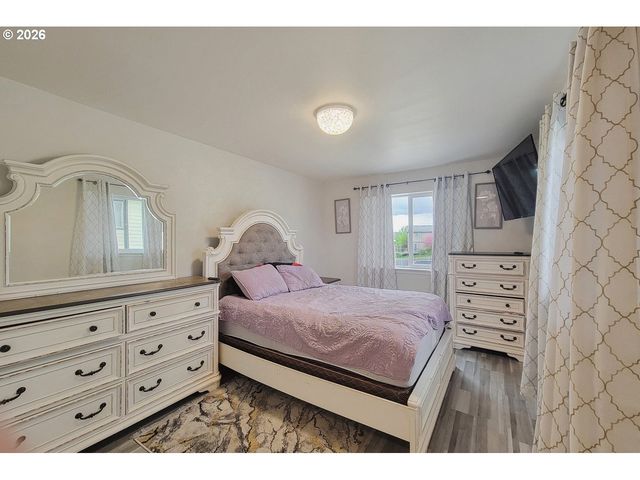 197 E ROOSEVELT St, Carlton, OR 97111