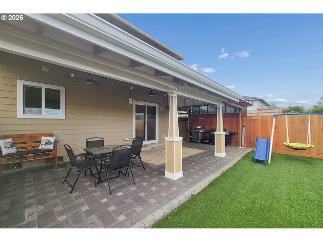 197 E ROOSEVELT St, Carlton, OR 97111