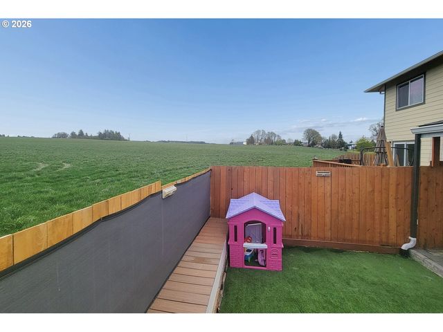 197 E ROOSEVELT St, Carlton, OR 97111