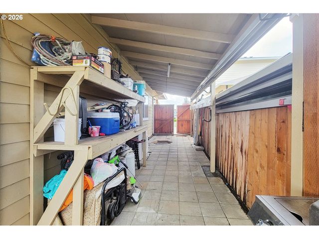 197 E ROOSEVELT St, Carlton, OR 97111