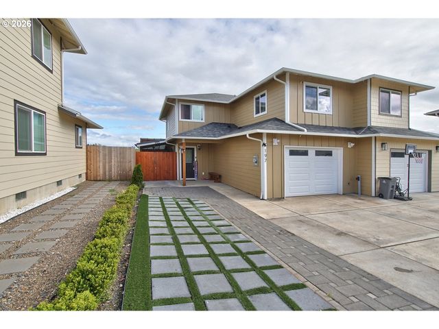 197 E ROOSEVELT St, Carlton, OR 97111