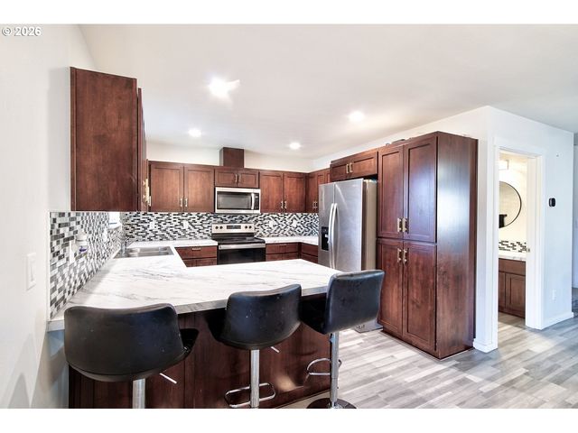 197 E ROOSEVELT St, Carlton, OR 97111