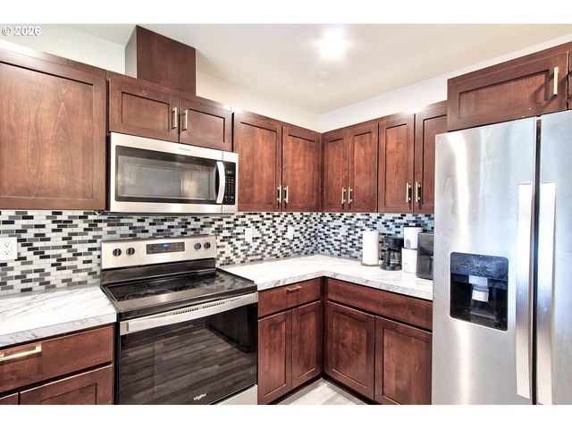 197 E ROOSEVELT St, Carlton, OR 97111