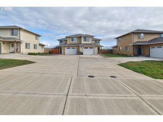 197 E ROOSEVELT St, Carlton, OR 97111