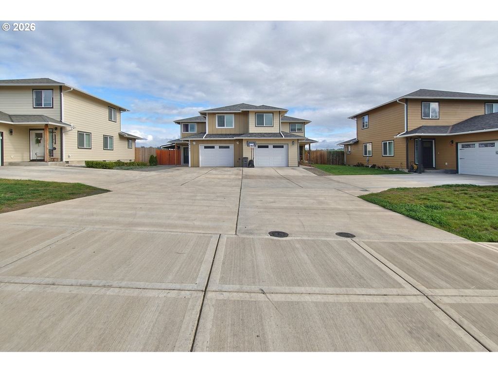 197 E ROOSEVELT St, Carlton, OR 97111