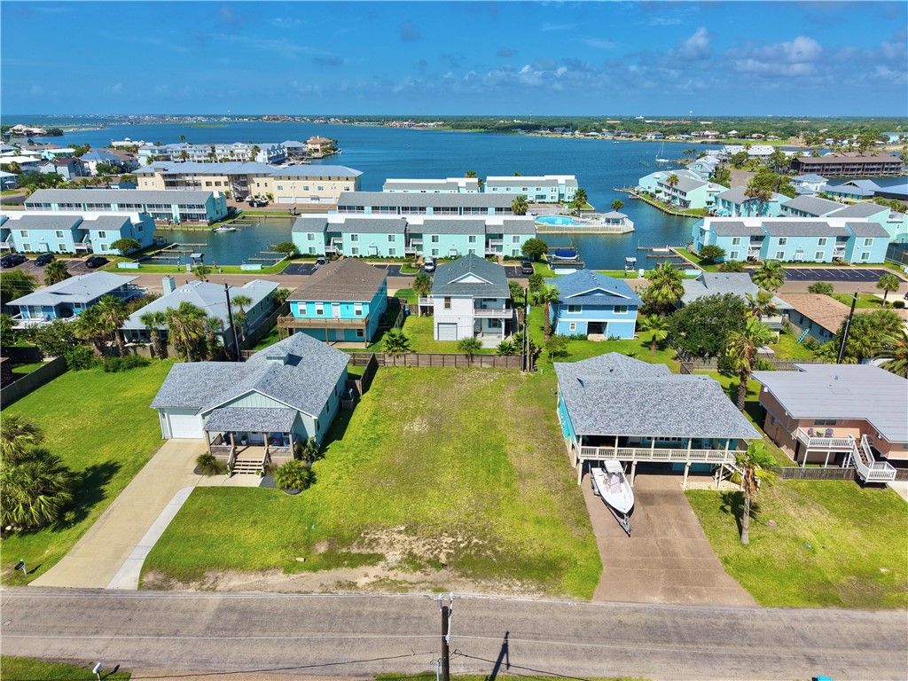 20 Nassau Dr, Rockport, TX 78382 — exterior
