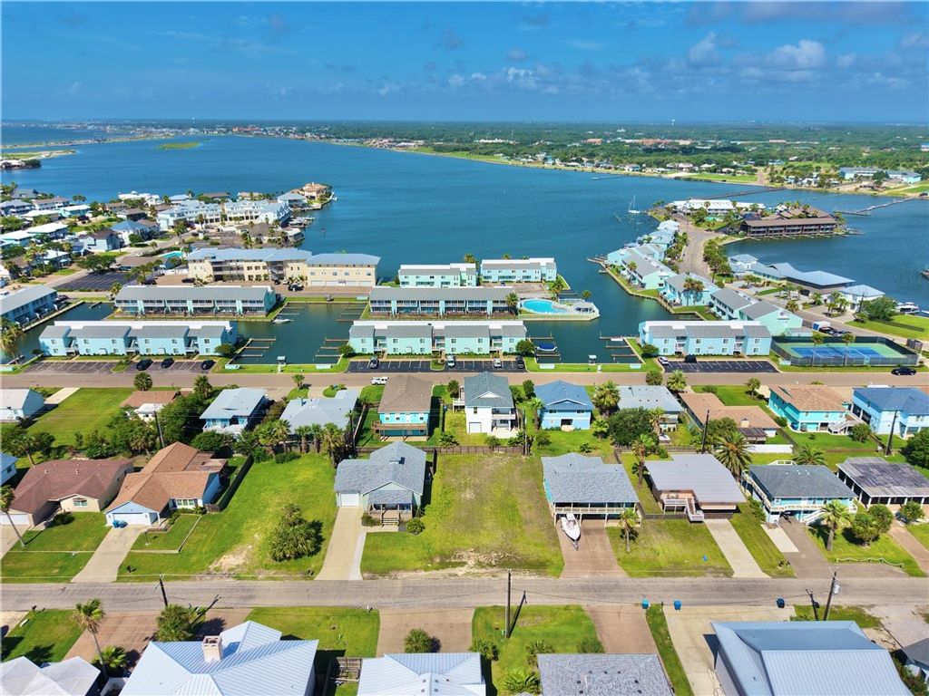20 Nassau Dr, Rockport, TX 78382 — photo 2