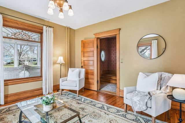 221 11th Avenue N, Hopkins, MN 55343