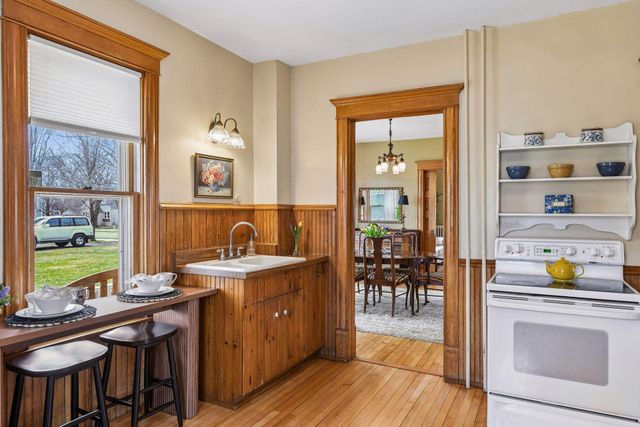 221 11th Avenue N, Hopkins, MN 55343