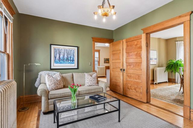 221 11th Avenue N, Hopkins, MN 55343