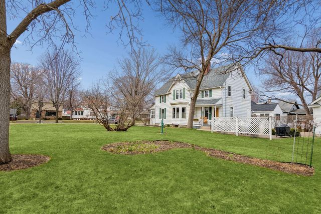 221 11th Avenue N, Hopkins, MN 55343